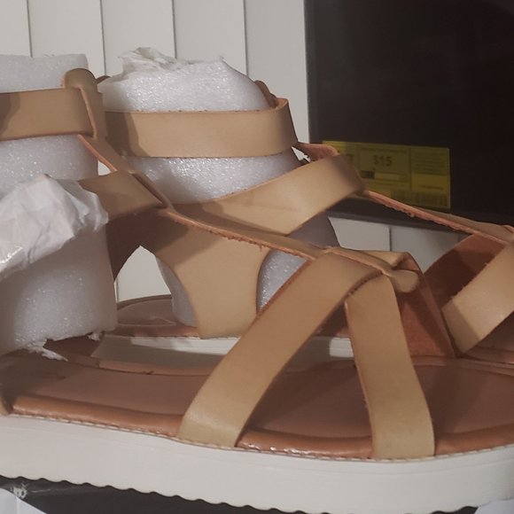 Tan Gladiator Styled Flats - Picture 3 of 5